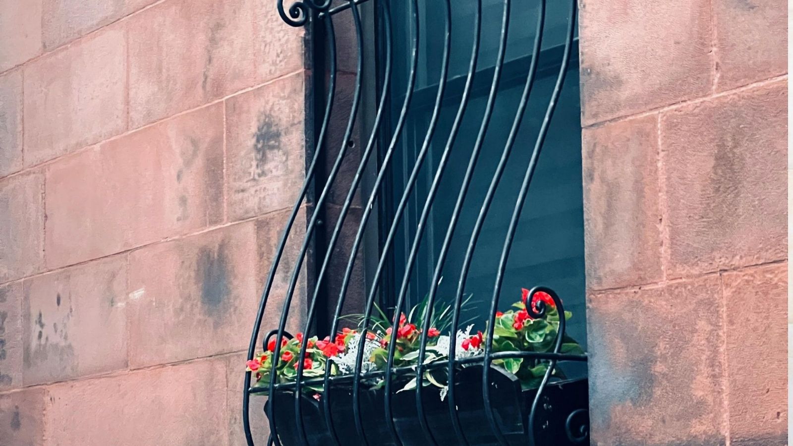 İzmir  Demir Pencere